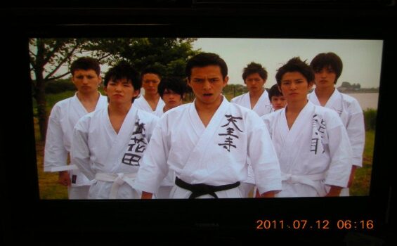 【画像あり】満島真之介の締まった筋肉と若い頃との比較！